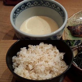 _______Mugitoro-gohan__a_bowl_of_boiled_rice_.jpg